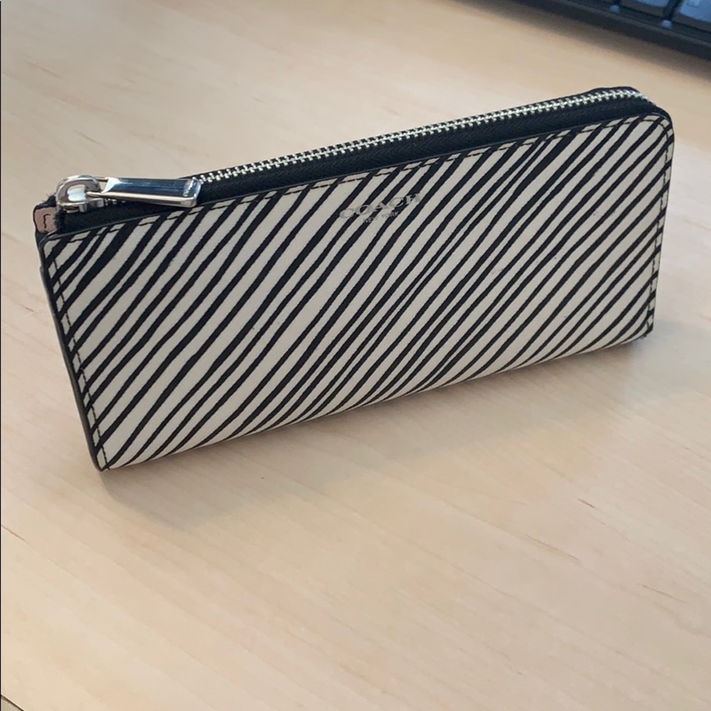 COACH | Bleeker Slim Zip Zebra Print Wallet